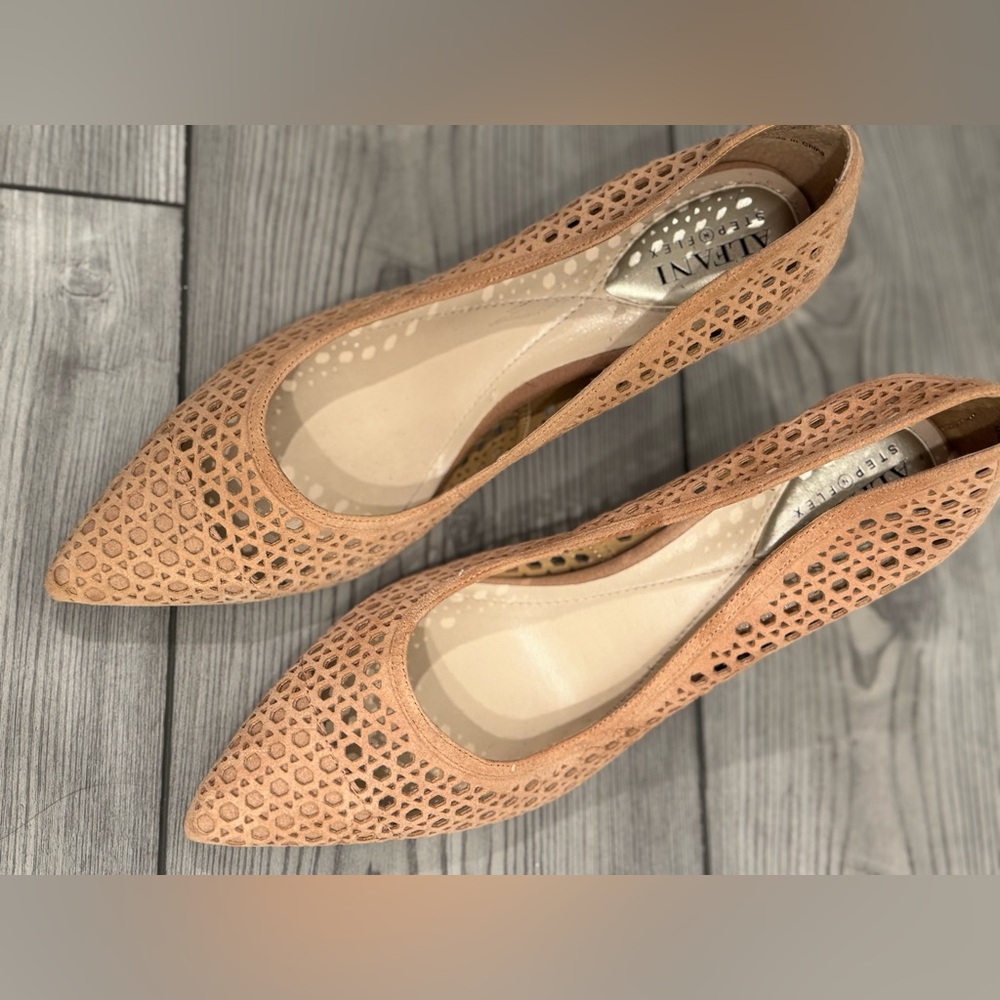 Alfani women’s heels/ color apricot